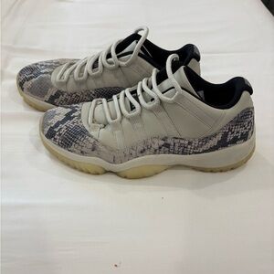 Jordan Athletic Shoes in Gray and Cream